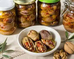 eggplants-makdous-in-can